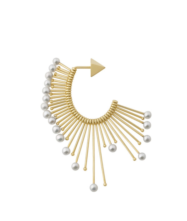 Single asymmetric earring with pearls