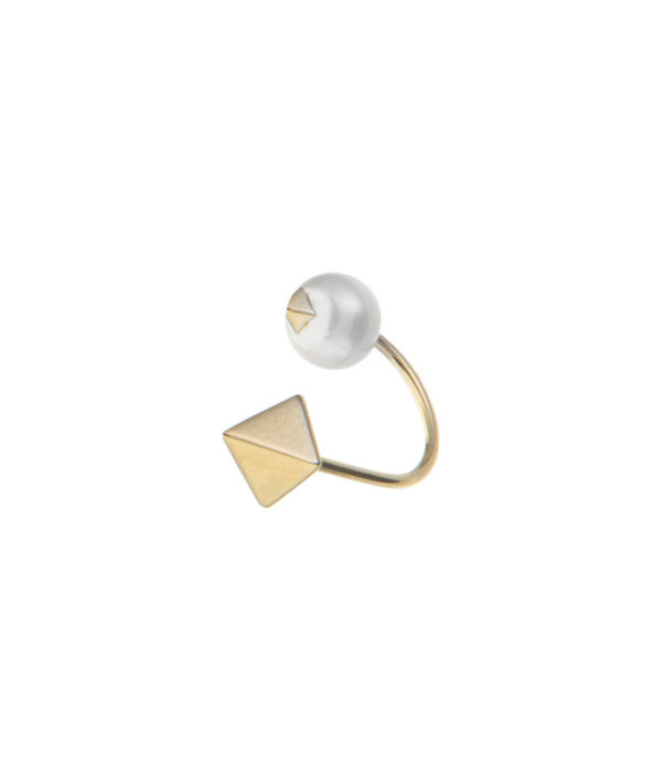 Small earring with natural pearl