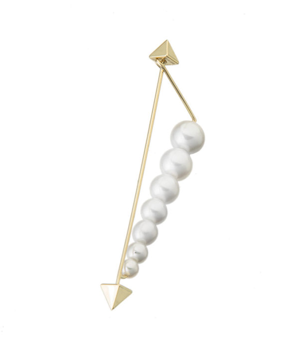 triangular-shaped earring with natural pearls