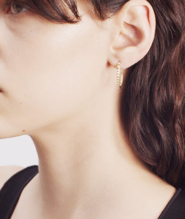 earring in yellow gold